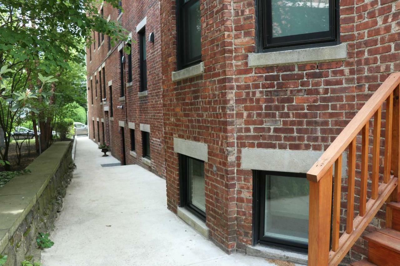 A Stylish Stay W/ A Queen Bed, Heated Floors.. #3 Brookline Exterior foto