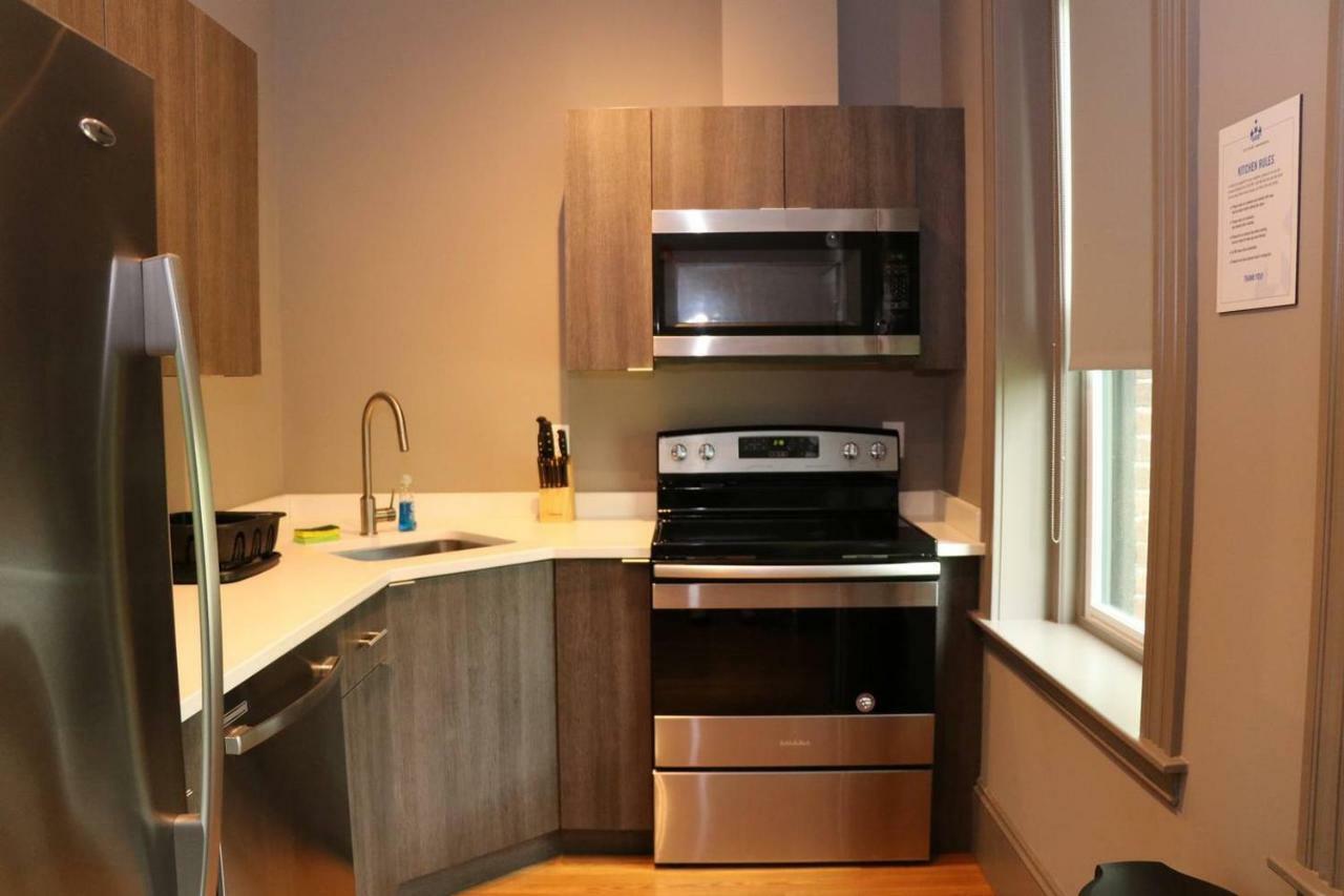 A Stylish Stay W/ A Queen Bed, Heated Floors.. #3 Brookline Exterior foto