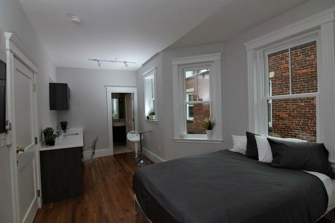 A Stylish Stay W/ A Queen Bed, Heated Floors.. #3 Brookline Exterior foto