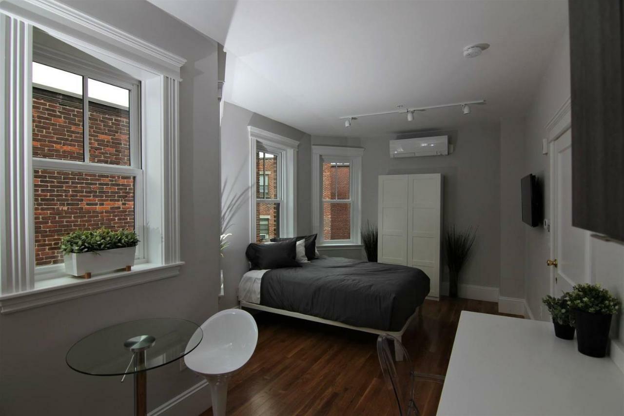 A Stylish Stay W/ A Queen Bed, Heated Floors.. #3 Brookline Exterior foto