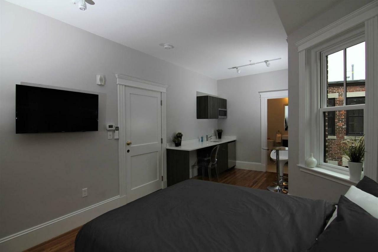 A Stylish Stay W/ A Queen Bed, Heated Floors.. #3 Brookline Exterior foto