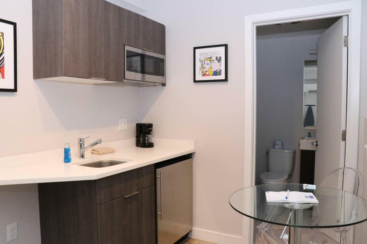 A Stylish Stay W/ A Queen Bed, Heated Floors.. #3 Brookline Exterior foto