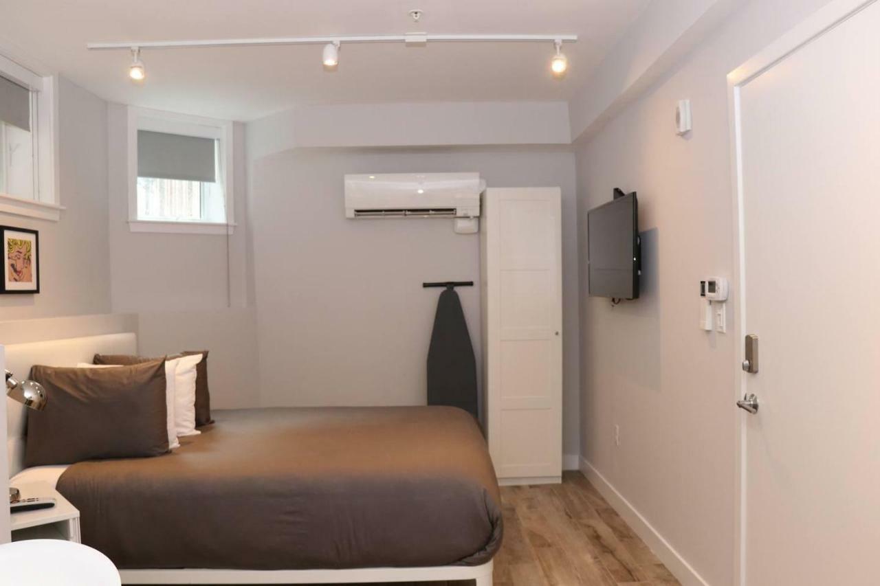 A Stylish Stay W/ A Queen Bed, Heated Floors.. #3 Brookline Exterior foto