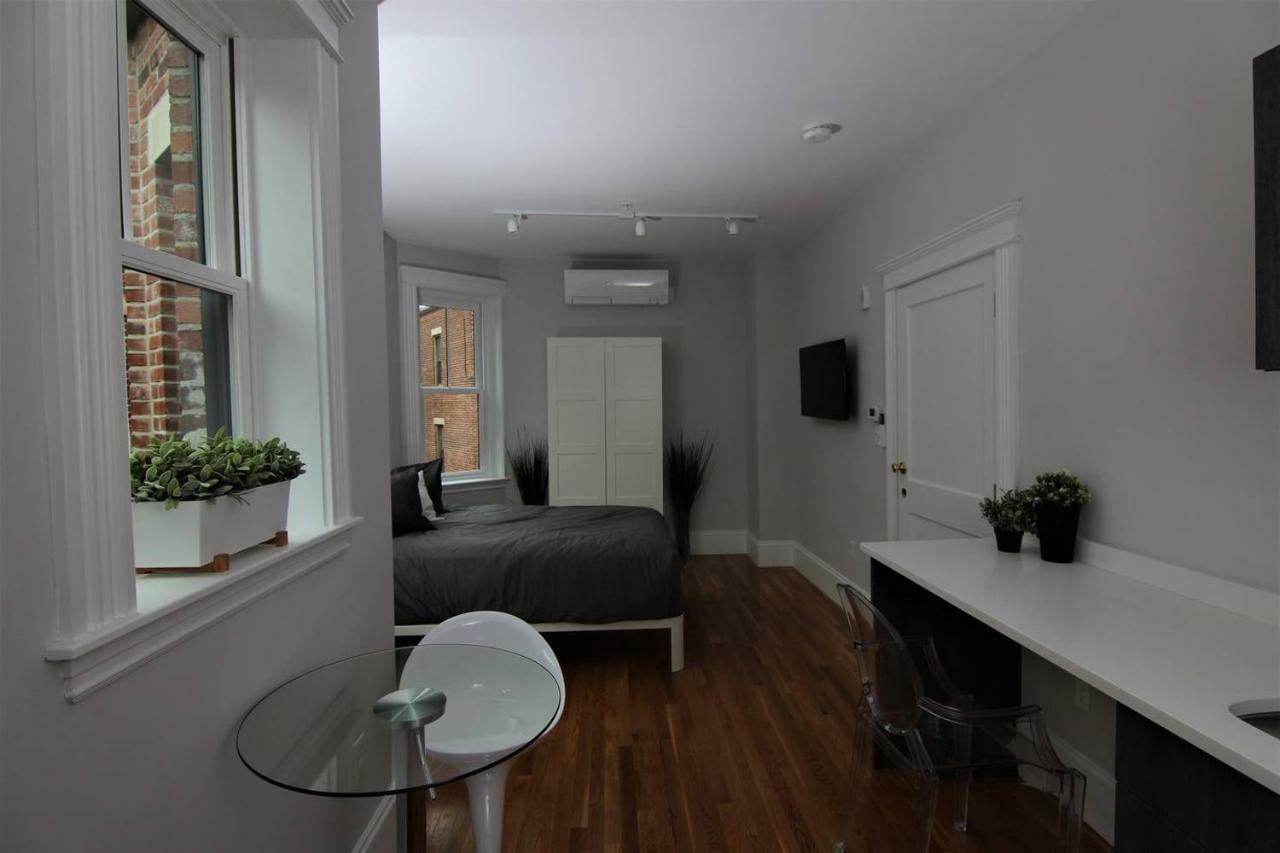 A Stylish Stay W/ A Queen Bed, Heated Floors.. #3 Brookline Exterior foto